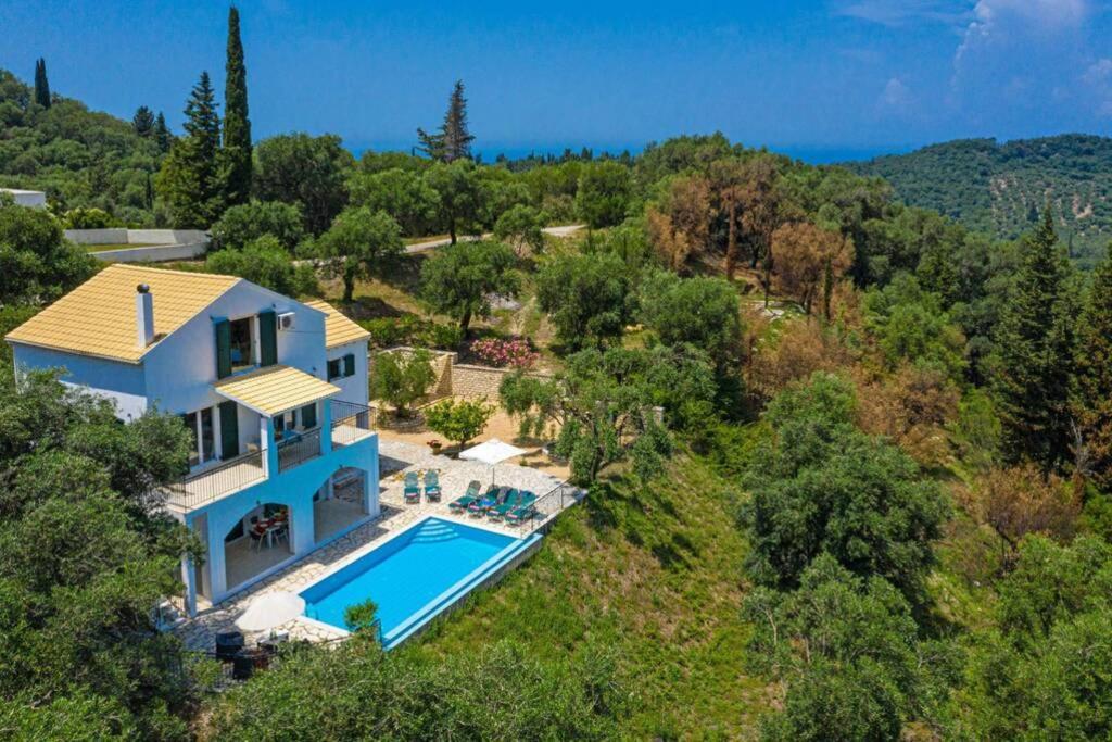 Villa Eleonas Strongyli  ภายนอก รูปภาพ