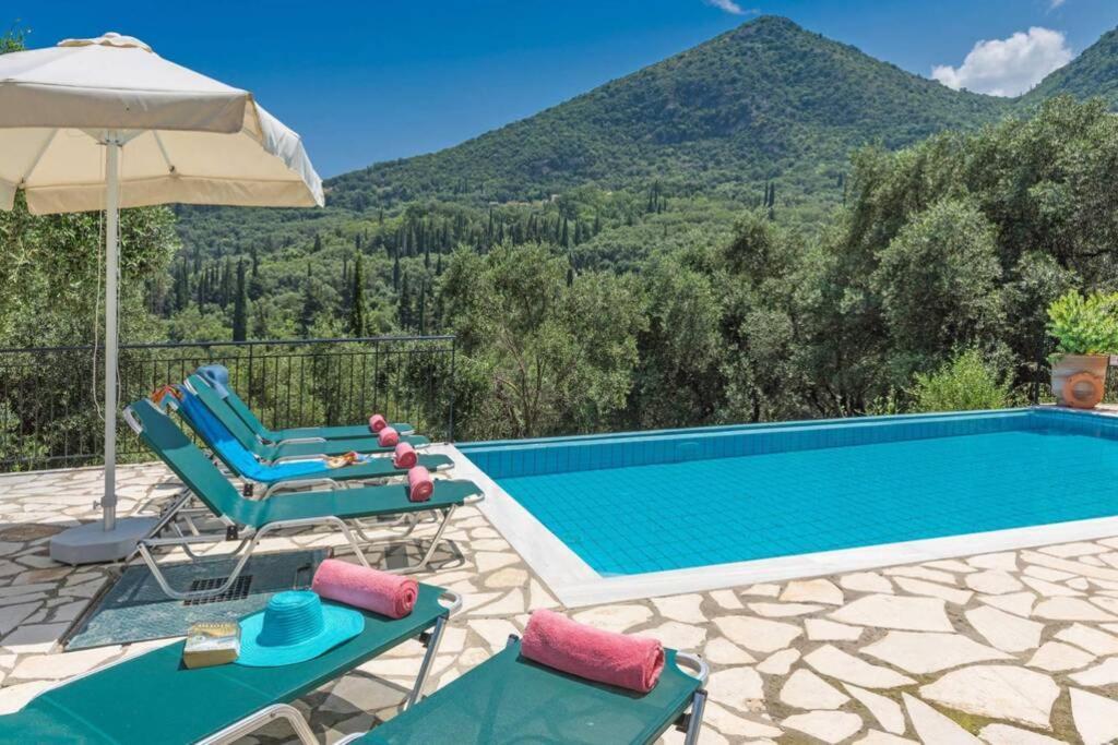 Villa Eleonas Strongyli  ภายนอก รูปภาพ
