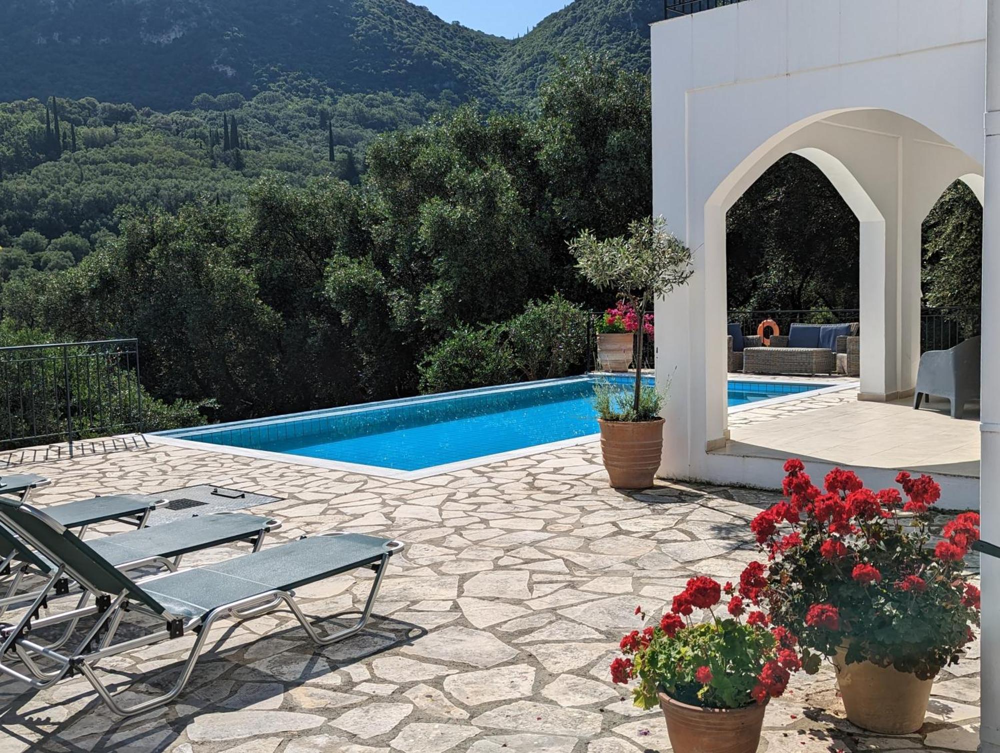 Villa Eleonas Strongyli  ภายนอก รูปภาพ